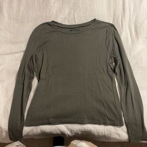 American Eagle green long sleeve with detail. Size large. Worn twice. Smoke free